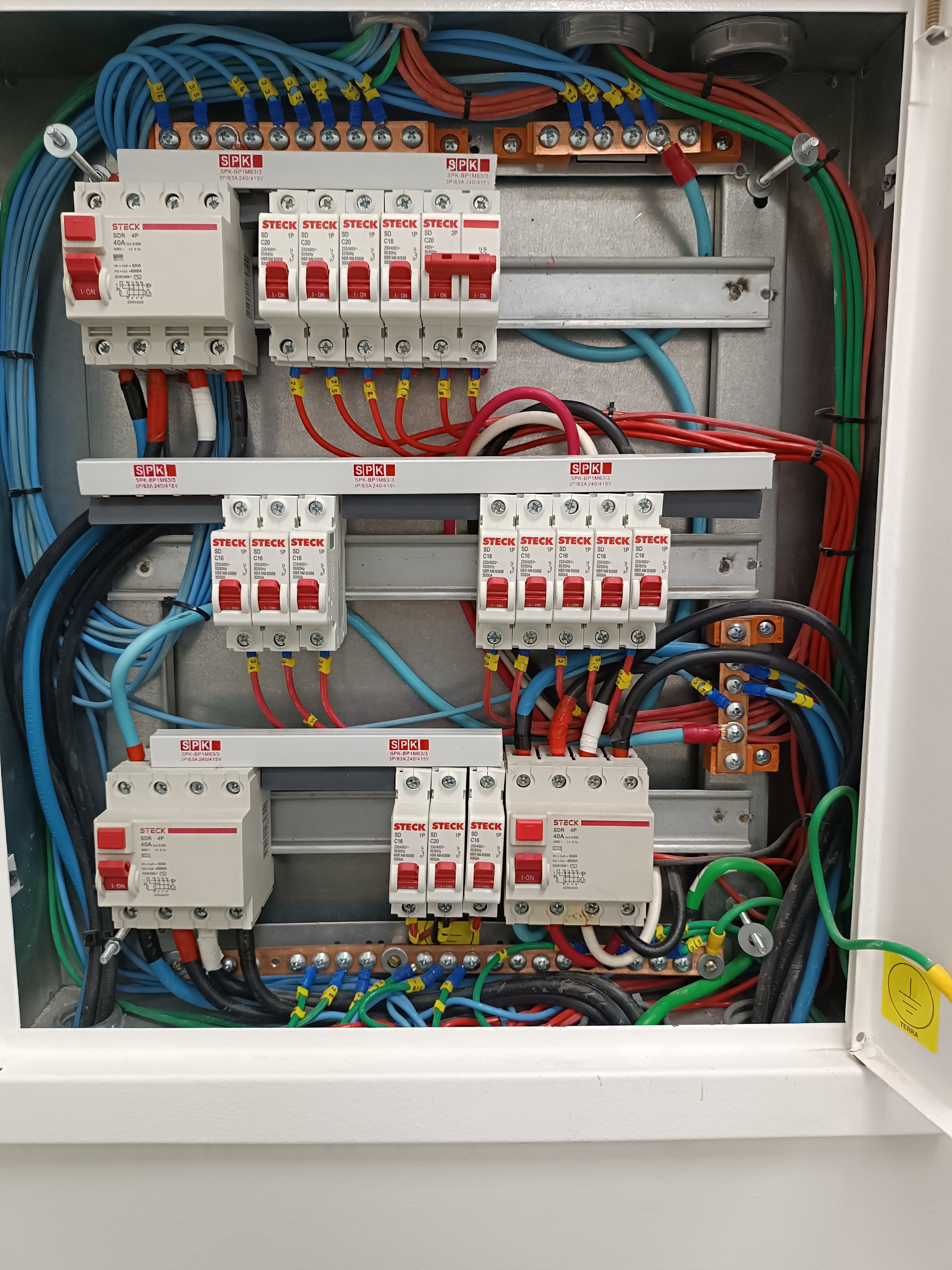 Manutenção Circuito Elétrico Campos de Holambra